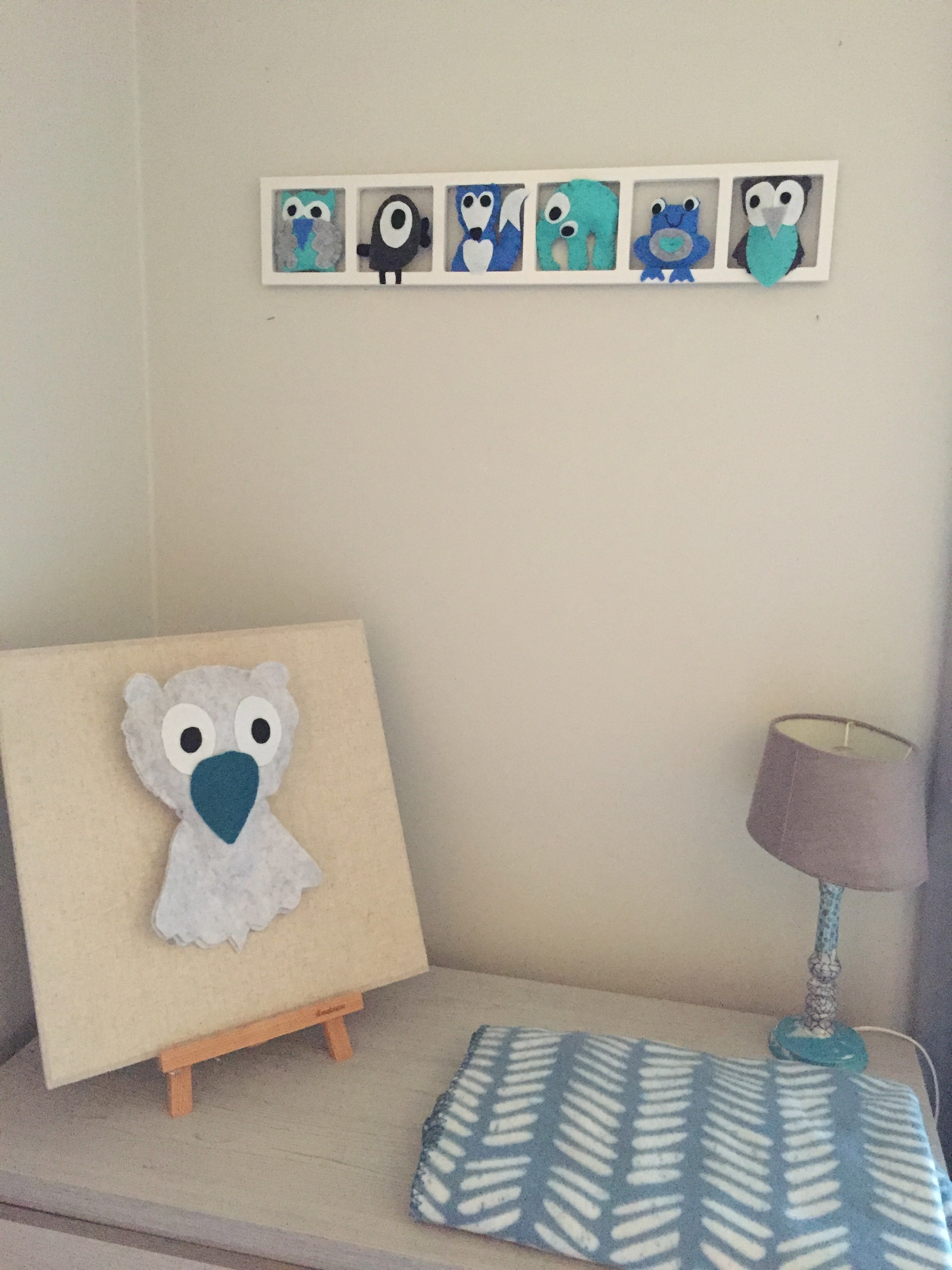 Deco chambre bebe, chambre enfant, cadre mural, animaux en feutrine, bleu taupe beige turquoise